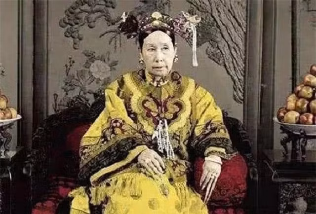 Mở mộ Từ Hi, kinh hoàng Thái hậu mở mắt trừng trừng trong quan tài - Hình 2 Mo mo Tu Hi, kinh hoang Thai hau mo mat trung trung trong quan tai-Hinh-2