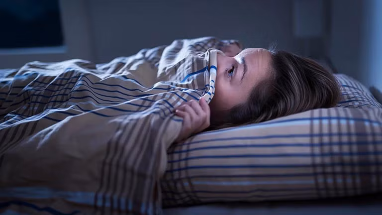 5. Tê liệt khi ngủ: Trạng thái tê liệt khi ngủ cũng có thể tạo ra cảm giác huyền bí khi người trải nghiệm không thể di chuyển. Các nhà khoa học khẳng định điều này.