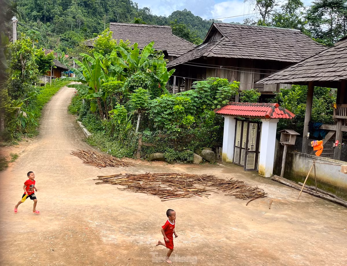 Ông Lô Văn Việt - Chủ tịch UBND xã Hạnh Dịch cho biết người dân tộc Thái ở làng Mường Đán còn giữ gìn nguyên vẹn những nét văn hóa đặc trưng của dân tộc mình, từ ngôn ngữ, văn hóa, phong tục tập quán, trang phục… Với những nét văn hóa đặc trưng, Mường Đán hiện nay đang trở thành điểm du lịch cộng đồng thu hút lượng lớn du khách trong và ngoài tỉnh về trải nghiệm.