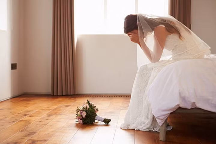 Đêm tân hôn thấy người lạ nhắn tin, tôi muốn chạy khỏi vợ Dem tan hon thay nguoi la nhan tin, toi muon chay khoi vo
