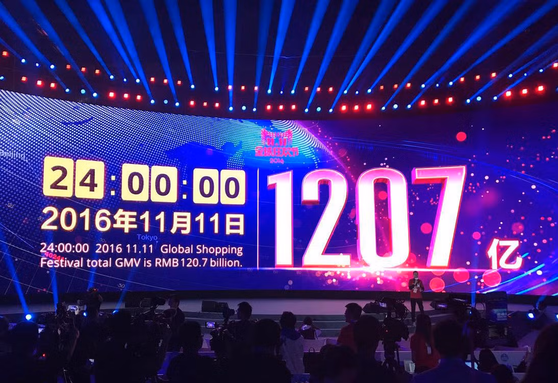 Trong Ngày Độc thân 2016, Alibaba thu về gần 18 tỷ USD, gấp nhiều lần doanh thu trực tuyến của ngày Black Friday (3,34 tỷ USD). Ảnh: WalktheChat.