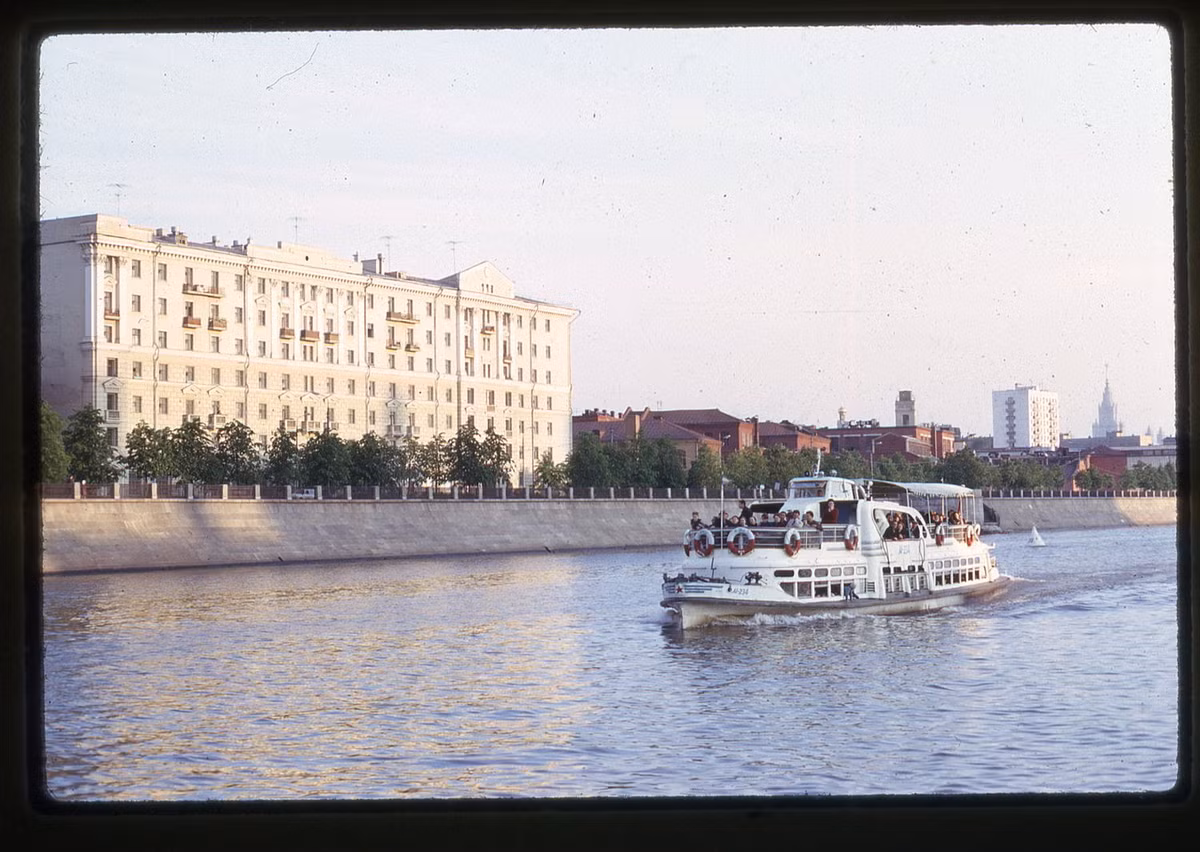 Một du thuyền trên sông Moscow.