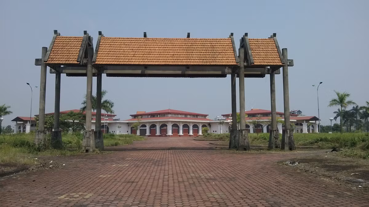 Nhưng vì nhiều lý do, đến nay chợ này chưa từng được đưa vào hoạt động, xây xong để đó.