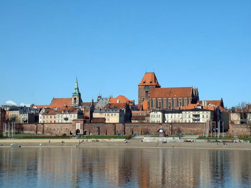 Thành phố cổ Torun nằm ở miền Bắc Ba Lan, bên sông Vistula - một trong những con sông quan trọng nhất ở Ba Lan với chiều dài 1.047km. Năm 1997, thành phố cổ Torun được UNESCO đưa vào danh sách Di sản văn hóa thế giới.