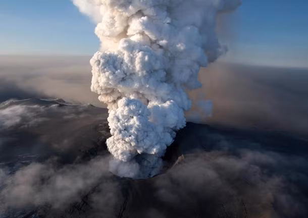 Núi lửa cũng vô cùng nổi tiếng ở Iceland. Núi lửa bạn thấy trong hình là một phần của Eyjafjallajokull, một chỏm băng nhỏ nằm ở miền nam Iceland.