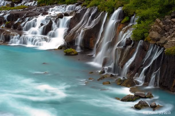 Những thác nước đổ vào sông Hvítá, phía Tây Nam Iceland vô cùng ngoạn mục. Hvítá có nghĩa là "sông trắng" trong ngôn ngữ Iceland.
