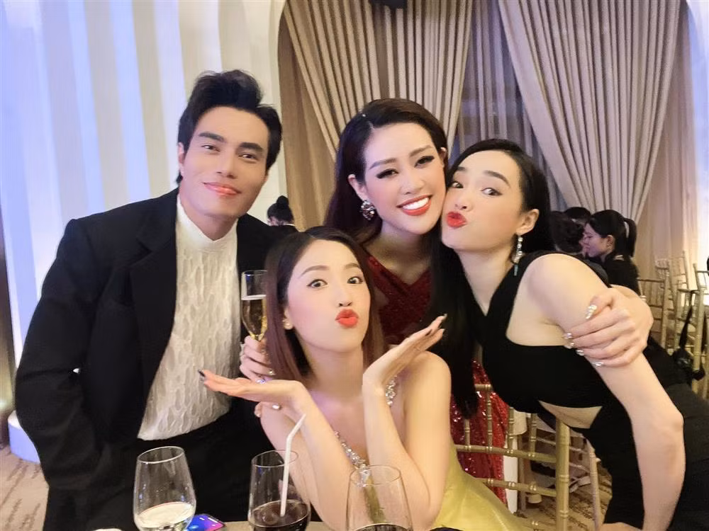 Nhiều người phán đoán, có thể những hình ảnh của Puka được chụp bằng app, dẫn tới sự thay đổi về diện mạo Nhã Phương.