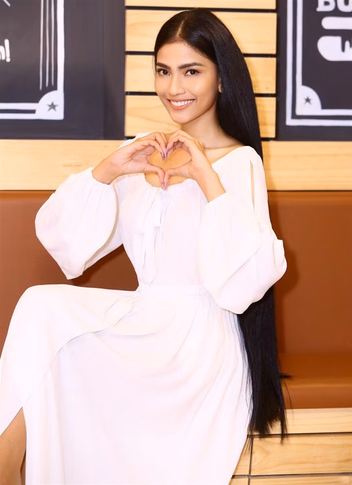 Mỹ nhân Việt hiếm hoi 'hạ' được nhan sắc Phạm Hương - Hình 15 My nhan Viet hiem hoi 'ha' duoc nhan sac Pham Huong-Hinh-15