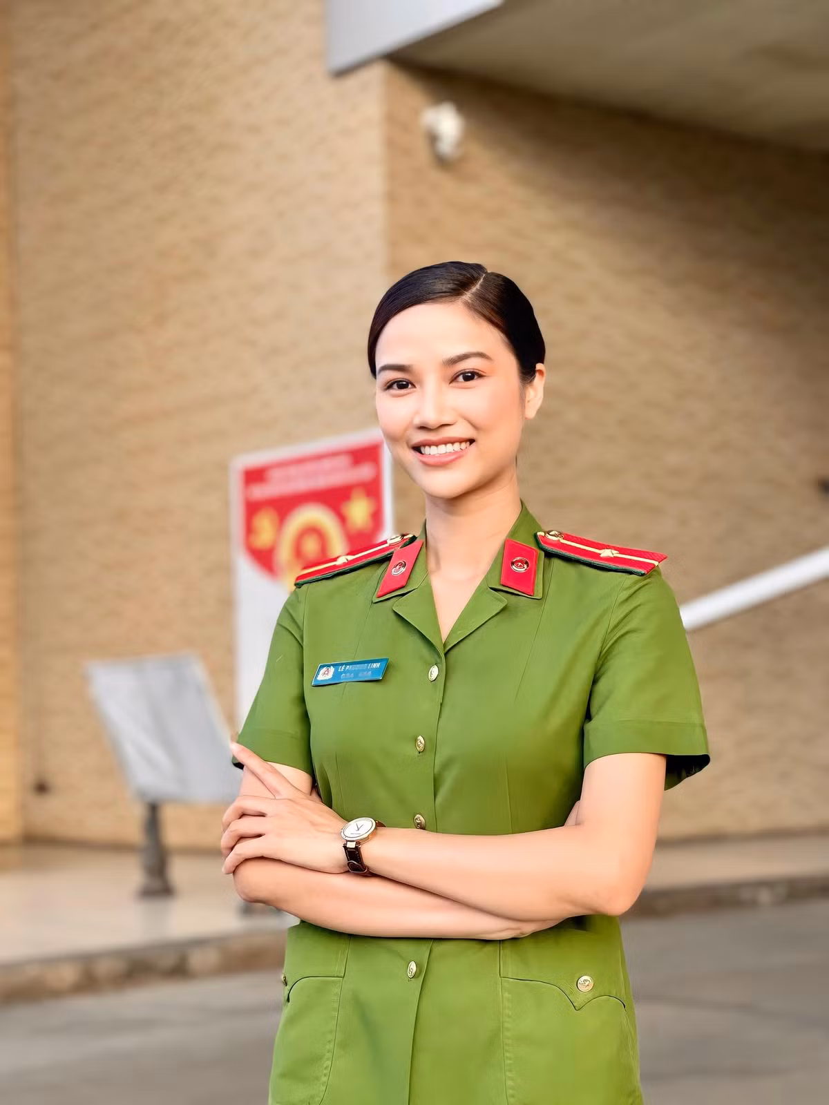 Dù phim Đấu trí chỉ mới phát sóng nhưng cũng đầy hứa hẹn về nhân vật nữ công an vừa xinh đẹp, vừa cá tính.
