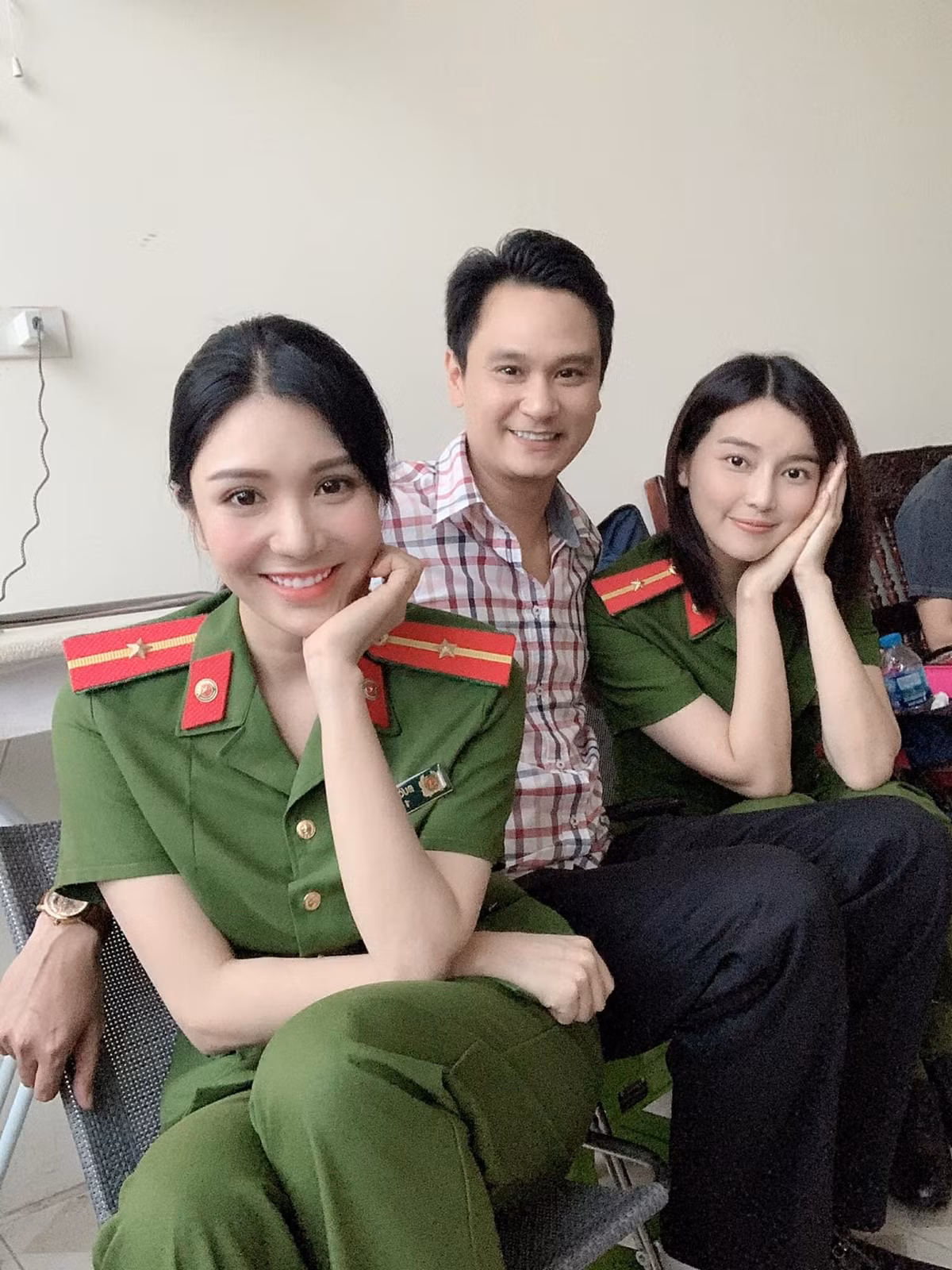 Nhan sắc 2 nữ công an của màn ảnh Việt đều vô cùng xinh đẹp.
