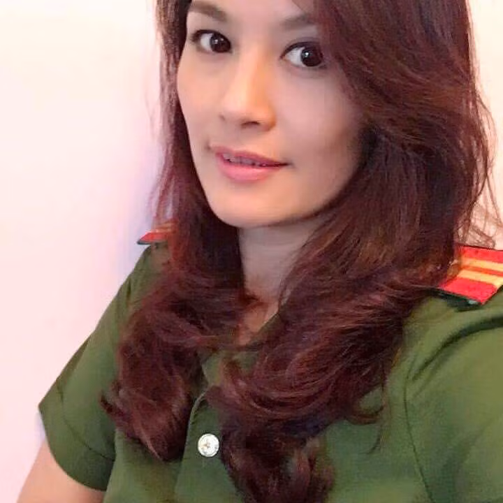 Nhung nu canh sat xinh dep tren man anh Viet