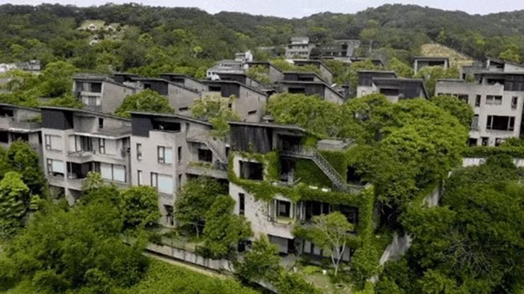 24 căn nhà chia thành 4 dãy. Trong đó, dãy 4 nhìn được toàn bộ khung cảnh với view đẹp nhất, dãy 2-3 nằm ở giữa, dãy thứ nhất nhìn ra làng.