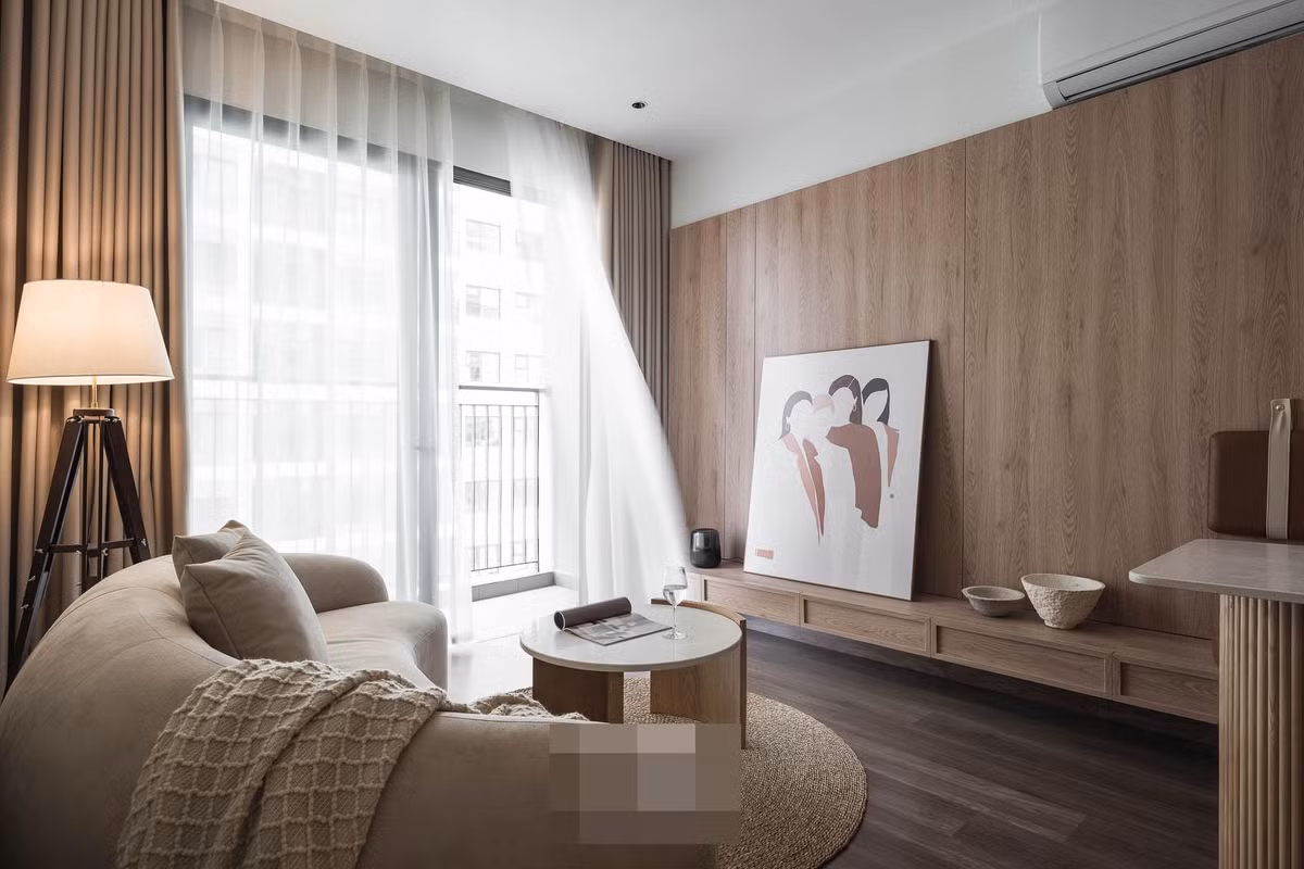 Kiến trúc sư Lê Đức Hòa và cộng sự rất có duyên với những người trẻ tuổi độc thân, cá tính và có gu thẩm mỹ cao. Gia chủ của căn hộ này là một cô gái độc thân, yêu thời trang, style nổi bật.