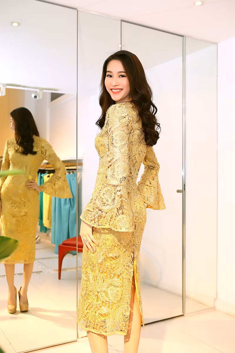 Bộ sưu tập Biển nhớ sẽ bao gồm 120 thiết kế mới nhất của cựu giám khảo VN's Next Top Model.