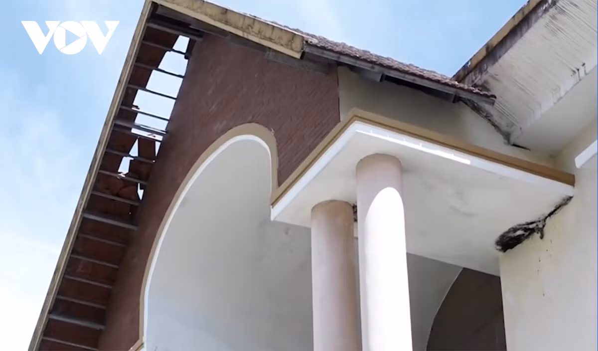 Quảng Ngãi: Nhiều ngôi nhà bị nứt do ảnh hưởng động đất ở Kon Tum - Hình 3 Quang Ngai: Nhieu ngoi nha bi nut do anh huong dong dat o Kon Tum-Hinh-3