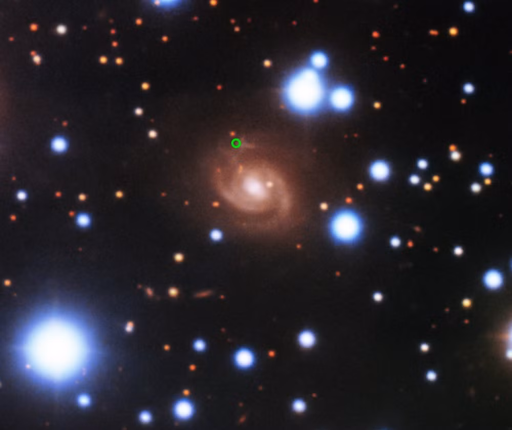  8. Giả thuyết Khởi nguồn từ không gian sâu (Deep Space Origin). Giả thuyết này đề xuất rằng các hợp chất hữu cơ phức tạp, như amino axit, có thể đã hình thành trong không gian sâu và được đưa đến Trái đất qua sao chổi hoặc thiên thạch, giúp khởi động quá trình hình thành sự sống. Ảnh: Pinterest.