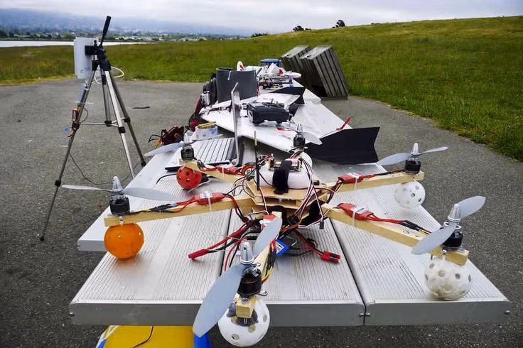  1. Có giấy phép bay. Ở nhiều quốc gia, các drone có trọng lượng trên một mức nhất định cần phải được đăng ký với cơ quan chức năng. Một số quốc gia còn yêu cầu phải có giấy phép để điều khiển drone. Ảnh: Pinterest.
