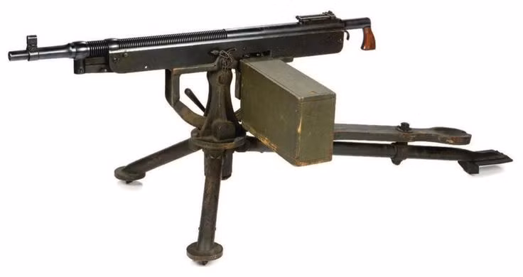  11. Súng máy. Được phát minh vào cuối thế kỷ 19, súng máy tạo ra một bước đột phá về hỏa lực, có thể tiêu diệt hàng loạt quân địch chỉ trong thời gian ngắn. Ảnh: Pinterest.