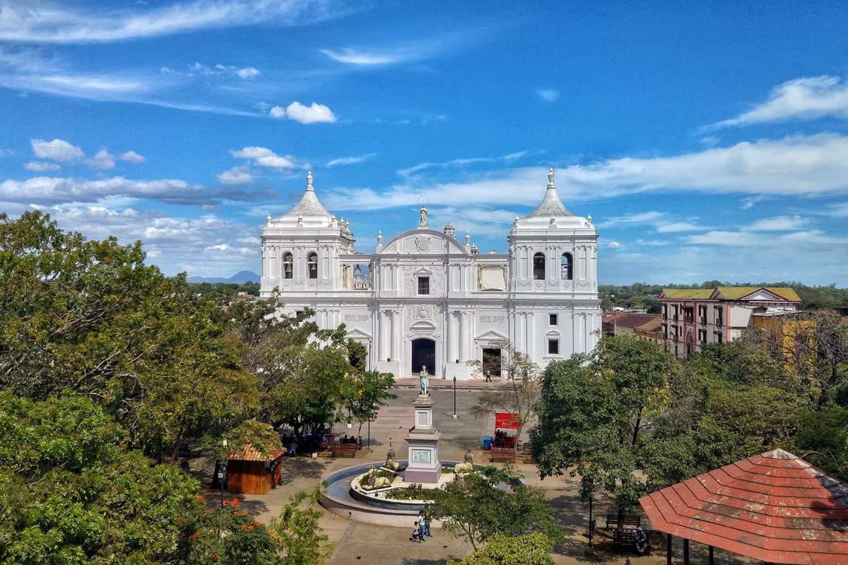 Nằm ở thành phố cổ Leon của Nicaragua, nhà thờ chính tòa Leon được coi là nhà thờ cổ bề thế và nổi tiếng nhất khu vực Trung Mỹ. Ảnh: Could Have Stayed Home.