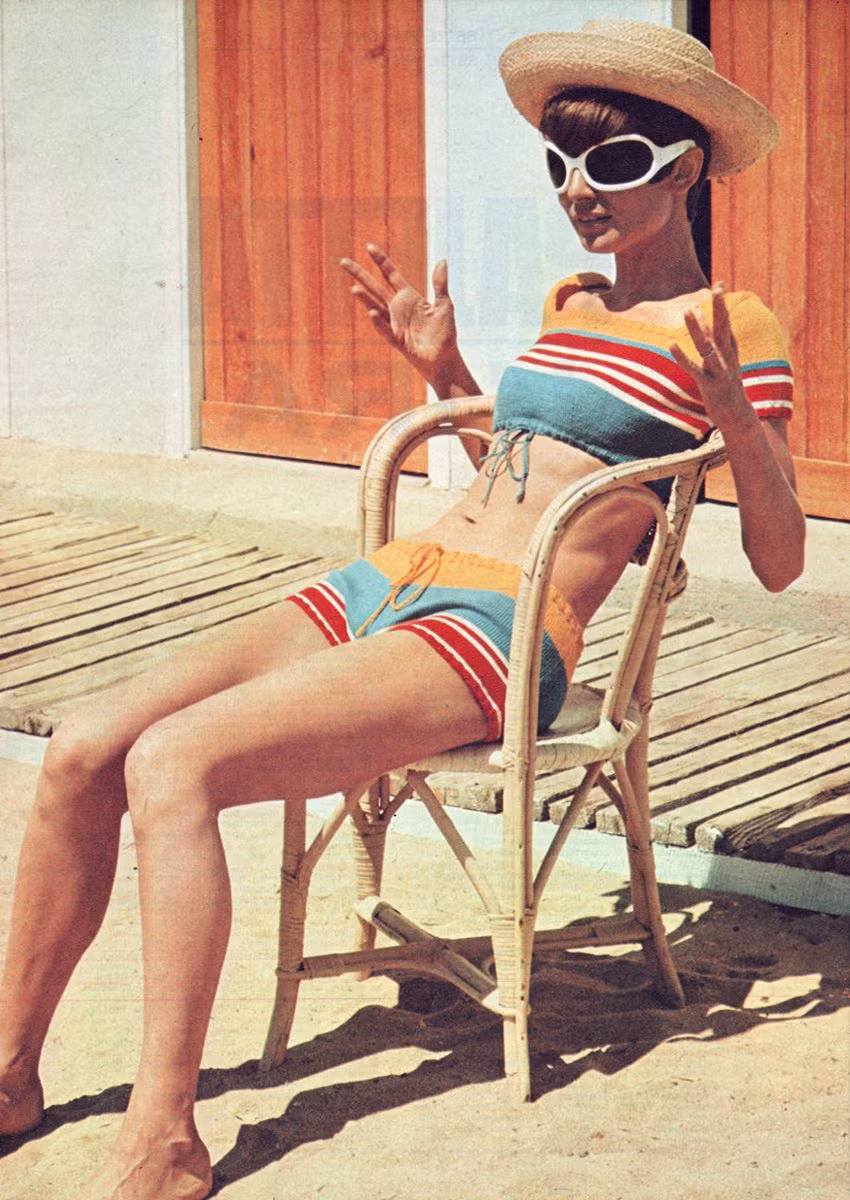  13. Audrey Hepburn. Quốc gia: Bỉ/Anh. Thành tựu: Không chỉ nổi bật với vẻ đẹp thanh lịch và tinh tế, Audrey Hepburn còn là một nữ diễn viên tài năng qua các bộ phim như "Breakfast at Tiffany's" (1961) và "Roman Holiday" (1953). Ảnh: Pinterest.