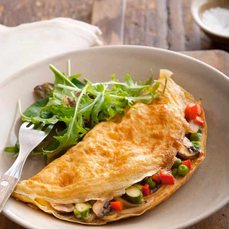  10. Omelette (khoảng 2.500 năm TCN). Nguồn gốc: Ba Tư cổ đại (Iran hiện đại). Lịch sử: Người Ba Tư được cho là đã phát minh ra món trứng tráng, sau đó lan truyền sang các nền văn minh khác và phát triển thành món ăn phổ biến khắp thế giới. Ảnh: Pinterest.