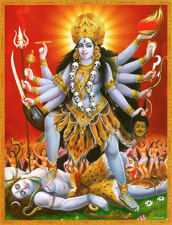  7. Kali – Nữ thần của Hủy diệt và Sự biến đổi. Kali là một hình thái hủy diệt của Parvati, thường được thờ cúng như nữ thần của sự biến đổi và hủy diệt. Bà là hiện thân của sức mạnh hủy diệt nhưng cũng là sự giải thoát, giúp loại bỏ những trở ngại và sự xấu xa. Ảnh: Pinterest.Ảnh: Pinterest.