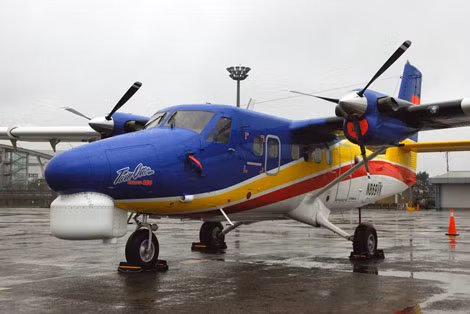 Thủy phi cơ DHC-6 sơn phù hiệu Không quân Việt Nam, màu sắc giống với chiếc VNT-777 tại sân bay ở Đài Bắc.