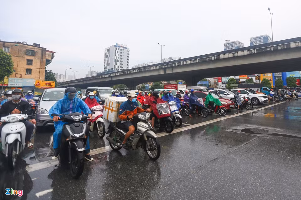 Ngã tư Khuất Duy Tiến - Nguyễn Trãi (quận Thanh Xuân) lúc 9h10. Ảnh: Đức Anh.