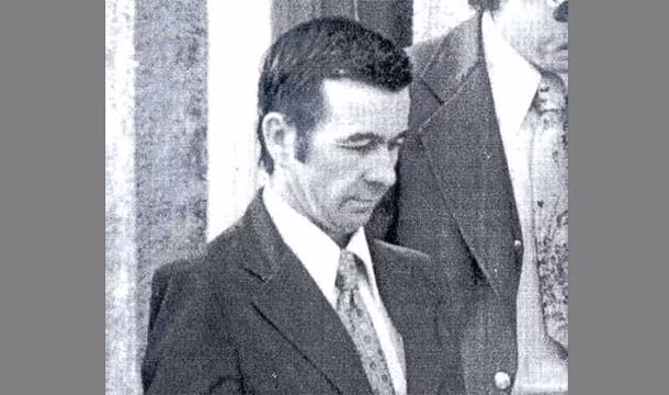 7. Từ năm 1969, gã tài xế máu lạnh Donald Henry Gaskins đã giết chết hàng loạt người đi quá giang xung quanh các đường cao tốc ven biển của Nam Mỹ bằng cách tra tấn và cắt xẻo các nạn nhân. Bị bắt vào năm 1975, Gaskins tuyên bố đã giết từ 80 – 90 người và bị kết án tử hình cho 8 vụ giết người, sau đó giảm xuống tù chung thân không ân xá. Hắn tiếp tục giết thêm một bạn tù sau khi bị đưa vào nhà đá.