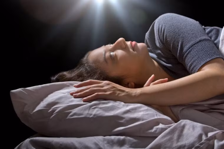 Cặp vợ chồng người Mỹ Michael và Stephanie Relfe tuyên bố rằng những người ngoài hành tinh đã sử dụng công nghệ dịch chuyển thời gian để bắt cóc họ. Họ còn xuất bản cả một cuốn sách mang tên “Cách phòng ngừa những cuộc bắt cóc của người hành tinh” vào năm 2005 với những mô tả tỉ mỉ về trải nghiệm của mình.