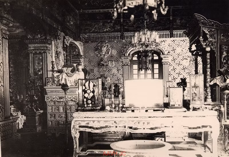 Nội thất của lăng Khải Định, 1935.