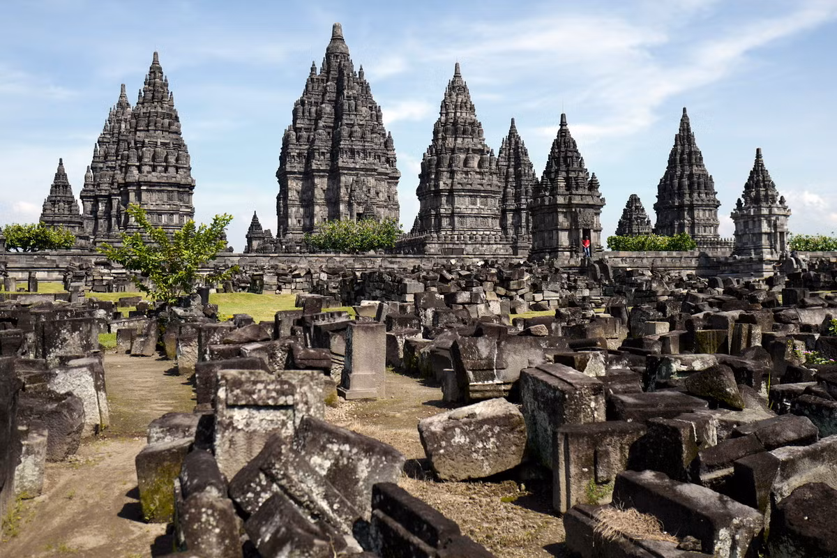Tọa lạc tại tỉnh Yogyakarta, thuộc đảo Java, quần thể đền tháp Prambanan có tuổi đời hơn 1.000 năm, là đền thờ Hindu lớn nhất ở Indonesia và lớn thứ hai tại Đông Nam Á. Ảnh: Wikipedia.