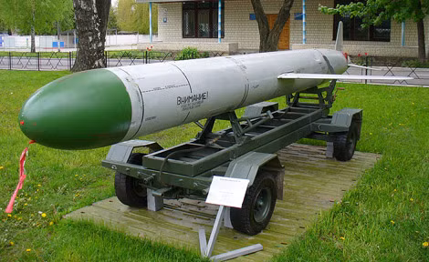 Tên lửa hành trình không đối đất chiến lược Kh-55 đời đầu.