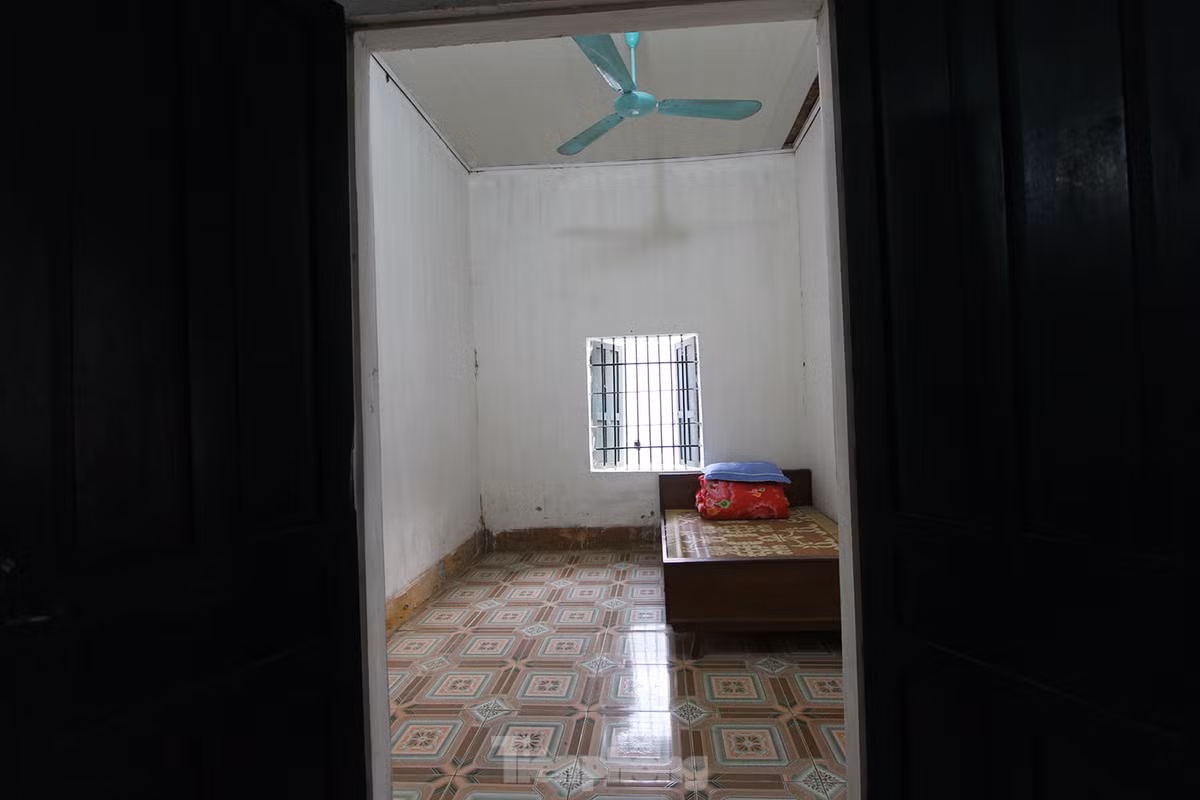 Vẫn theo Trung tá Chấn, ngoài chế độ gặp riêng tại Phòng hạnh phúc, theo quy định, phạm nhân còn có chế độ thăm gặp một tháng một lần. Nếu phạm nhân nào lập công, đạt thành tích trong quá trình lao động, cải tạo thì sẽ có thêm lượt gặp người nhà.