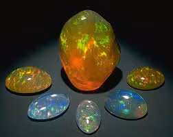 Opal: Đá opal giúp bạn giải tỏa những bức xúc và nhìn nhận mọi việc đa chiều hơn. Opal là một trong bảy loại đá linh thiêng của người Cherokee, giúp bạn thông thái, minh mẫn hơn. Các loại đá khác cho Thiên Bình: Ngọc lục bảo, Thạch anh hoa hồng và Pepridot.