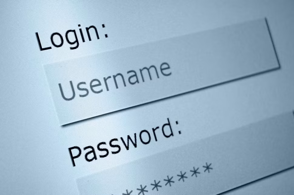 Chọn một mật khẩu đủ mạnh. Thực tế, nhiều khi lý do chính một tài khoản bị hacker “cuỗm” mất là do không sở hữu một mật khẩu đủ dài, không đủ phức tạp hoặc quá dễ đoán qua các thông tin sẵn có về người dùng.