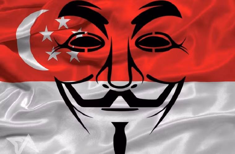 Tổ chức hacker nổi tiếng Anonymous đe dọa sẽ đăng tải thông tin cá nhân của những nhân viên làm việc cho chính phủ Singapore nhằm phản đối việc bắt giữ những người được cho là gián điệp của tổ chức này trong thời gian gần đây. Anonymous đã đăng tải 10 bộ thông tin cá nhân đầu tiên để chứng minh rằng họ có đầy đủ khả năng thực hiện điều này. Bộ thông tin bao gồm họ tên, địa chỉ email, ngày sinh, số điện thoại liên lạc cùng nhiều thông tin nhạy cảm khác.