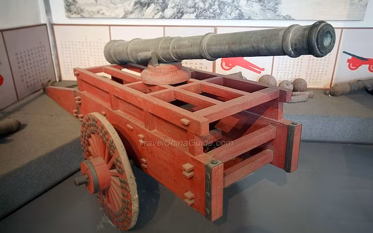 Pháo thời nhà Thanh ở Tử Cấm Thành.
