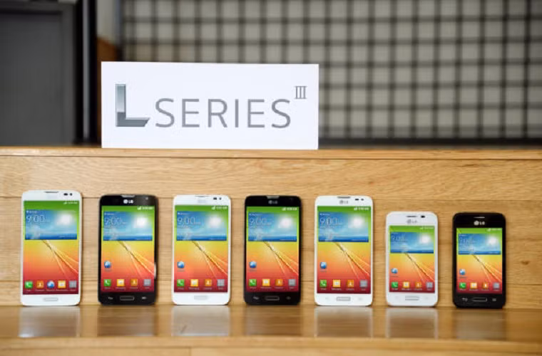 LG có kế hoạch ra mắt smartphone thế hệ thứ 3 thuộc dòng series L tại MWC sắp tới. Theo đó, bộ ba smartphone L90, L70, L40 tầm trung này sẽ được cài sẵn Android 4.4 KitKat mới nhất cùng con chip 2 nhân tốc độ 1.2Ghz. Bên cạnh đó, cả 3 mẫu này đều sẽ có khung kim loại và case Quick Window đầy màu sắc.