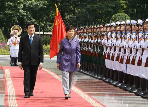 Tổng thống Park Geun Hye và Chủ tịch nước Trương Tấn Sang.