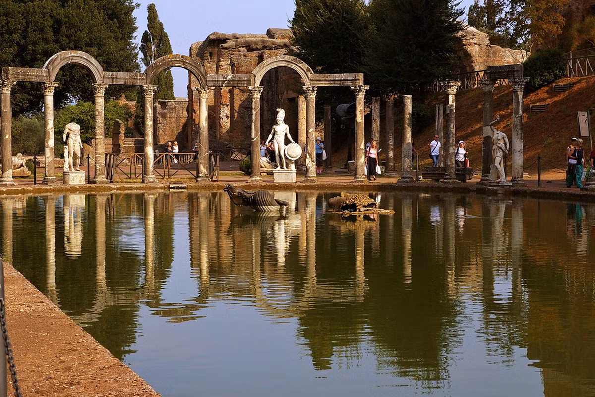 Các chuyên gia đánh giá, dinh thự Villa Adriana là kiệt tác phức hợp của các nền văn hóa Địa Trung Hải thời cổ đại, đồng thời có ảnh hưởng quan trọng đến kiến trúc thời Phục Hưng và kiến trúc Baroque về sau. Ảnh: Jewish Roma.