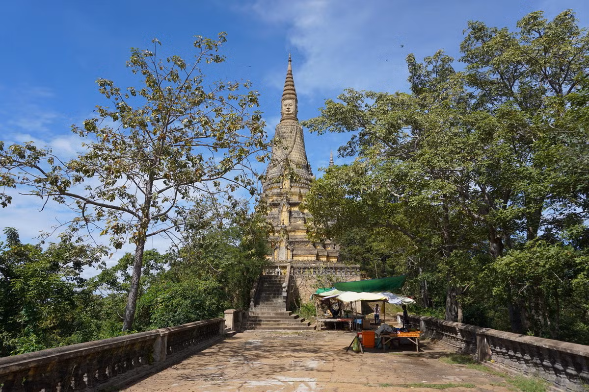 Trên bản đồ du lịch, Oudong không được nhiều người biết đến do các công trình ở nơi đây không hoành tráng và đặc sắc bằng nhiều di tích khác của Campuchia. Ảnh: View From Over Here.