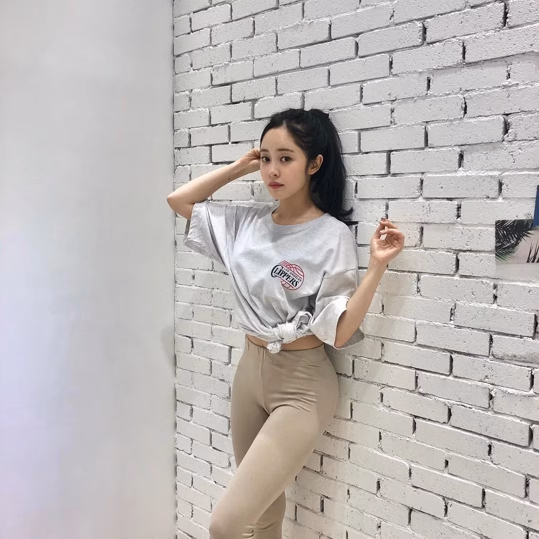 Bai tap dung dua vao tuong 5 phut giup giam can nhanh