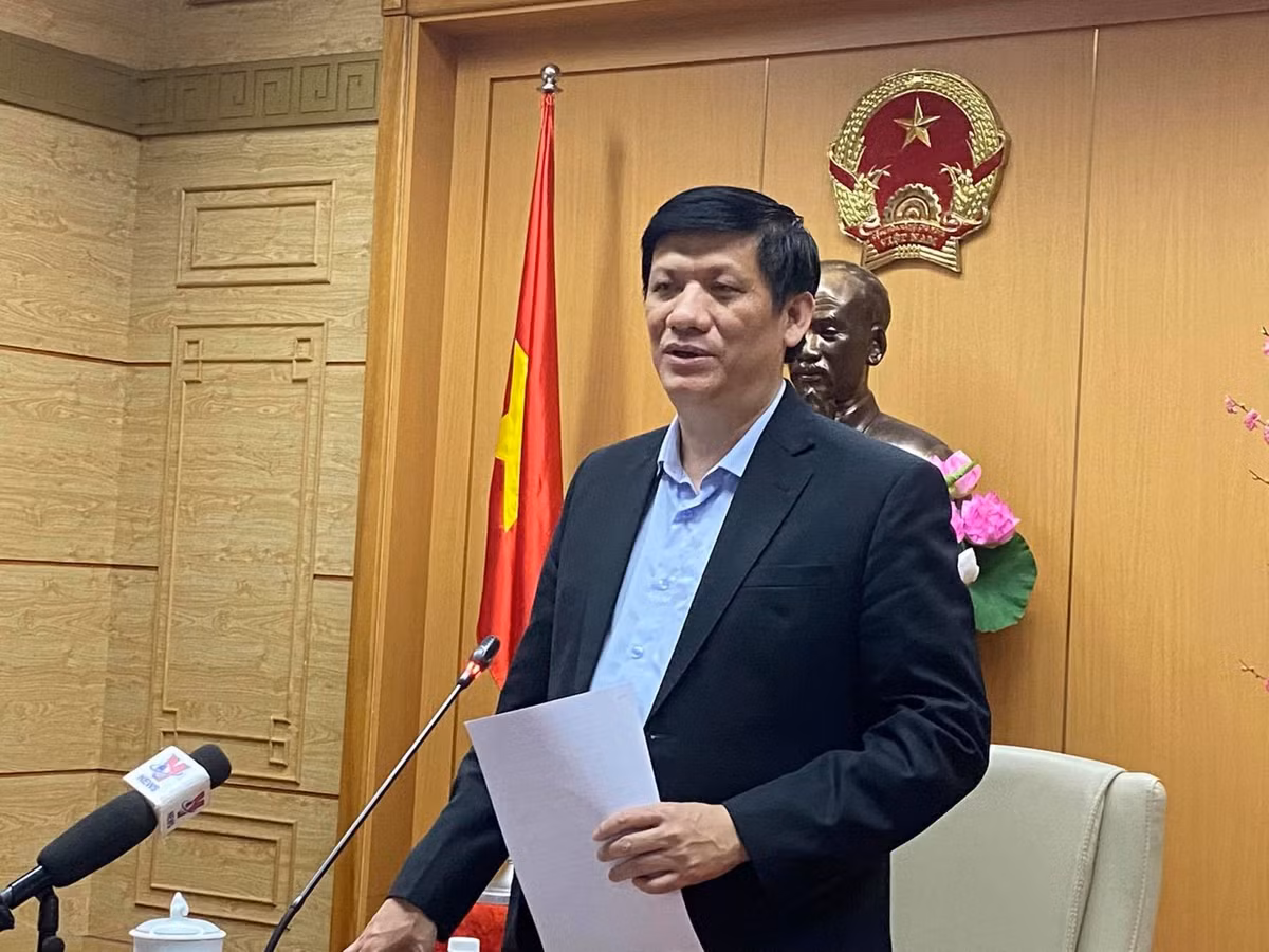 Gia Lai thành điểm nóng COVID-19, Bộ Y tế viện trợ khẩn cấp cho địa phương chống dịch Gia Lai thanh diem nong COVID-19, Bo Y te vien tro khan cap cho dia phuong chong dich