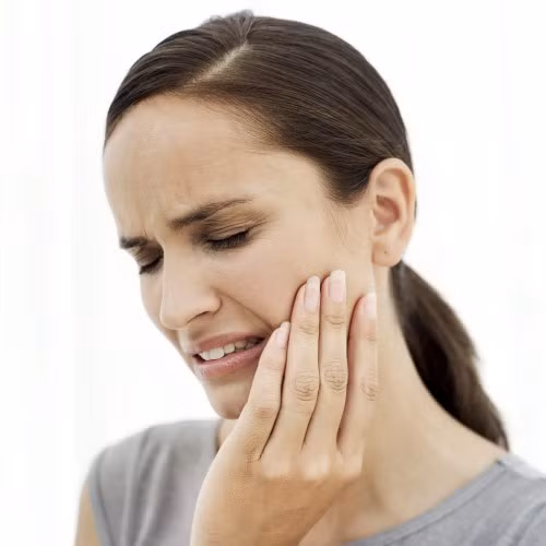 Chữa lở miệng. Một số loại hóa trị có thể gây ra lở loét miệng, còn được gọi là viêm niêm mạc miệng. Khuyến khích tránh thức ăn cay, rượu và thực phẩm nóng. Giữ miệng ẩm bằng cách uống nhiều nước cả ngày. Súc miệng bằng nước muối sau bữa ăn cũng có thể hữu ích.