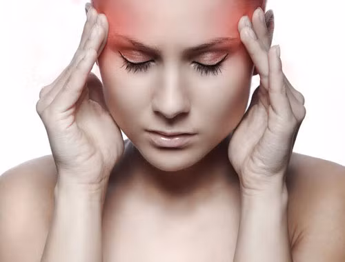 4. Bệnh nhân ung thư mũi họng có khoảng 70% là đau đầu, thường là chứng đau nửa đầu. Đau đầu gây ra bởi ung thư mũi họng chủ yếu là kết quả từ các mô ung thư xâm nhập vào sọ, dây thần kinh và mạch máu.