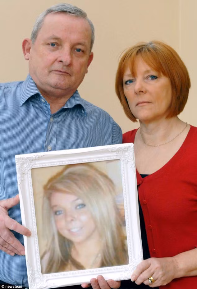 Eric Harvey, 62 (trái) và Lynn Harvey, 58 (phải) vô cùng đau buồn, thất vọng. Họ đã đưa đơn khiếu nại lên bệnh viện nơi bà Clark làm việc, cáo buộc bà tội cố ý không tuân theo mong muốn của bệnh nhân dù ông bà Harvey đã cầu xin.