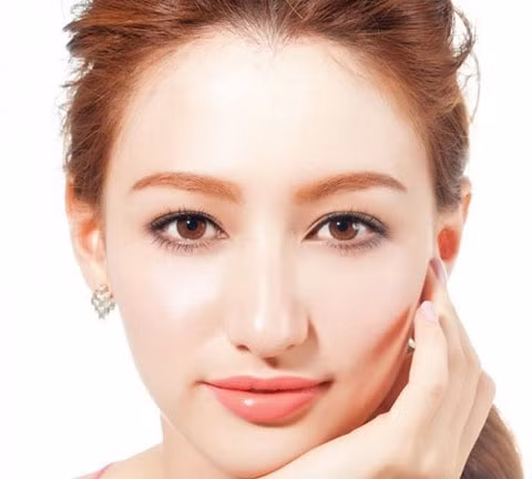 Xóa thâm xẹo trên da. Hãy sử dụng nước ép gừng tươi, dùng bông sạch thấm ướt và thoa lên vùng da bị sẹo thâm hàng ngày, đơn giản hơn bạn cũng có thể thái gừng tươi thành từng lát mỏng rồi đắp lên vùng da bị sẹo thâm liên tục trong 10-15 ngày bạn sẽ thấy ngay sự thay đổi rất rõ rệt đấy, những vết sẹp thâm hoàn toàn biến mất, trả lại cho bạn vẻ đẹp hồng hào, tươi sáng của làn da.