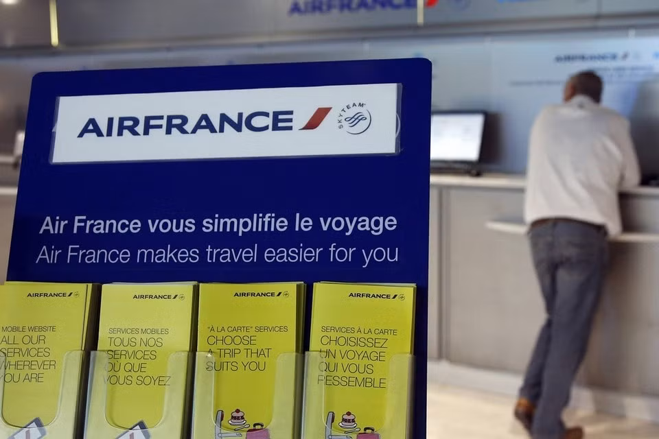 Giao thông hàng không của Pháp và cả châu Âu có nguy cơ rơi vào hỗn loạn bởi phi công hãng hàng không Air France lớn nhất nước này và lớn thứ hai ở châu Âu đình công một tuần liền.