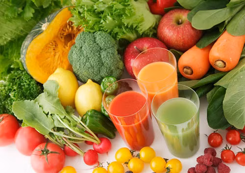 Rau củ: bất kỳ loại rau củ nào cũng giúp bạn giảm cân. Vì trong những loại rau củ, thành phần chính là những chất xơ, vitamnin, protein, sắt, kali… những thành phần này sẽ giúp giảm cân, tiêu hao mỡ thừa nhanh chóng. Rau củ còn có tác dụng cho sức khỏe. Trong một bữa ăn không thể thiếu rau củ, nhất là rau xanh.